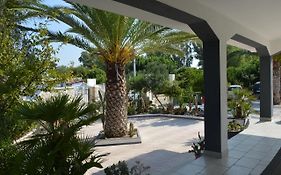 B&B Poseidon
